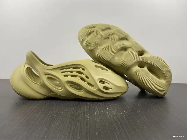 Yeezy Sulfur Adidas Foam RNNR GV6775 0516